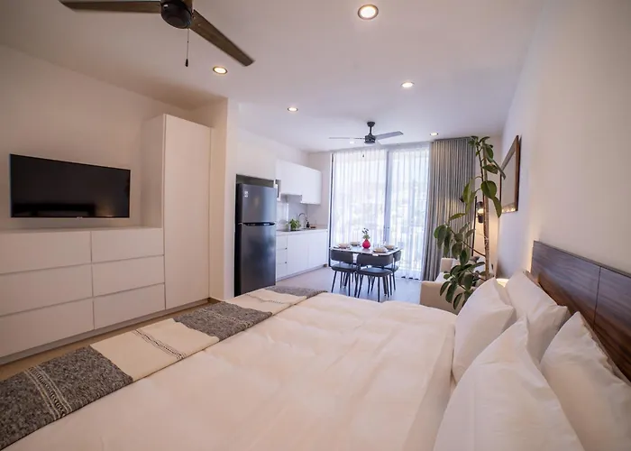 Modern 3 Blocks Away From The Marina King Bed And Pool Apartment *