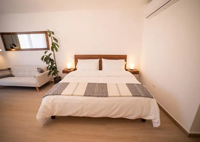 Modern 3 Blocks Away From The Marina King Bed And Pool Apartment