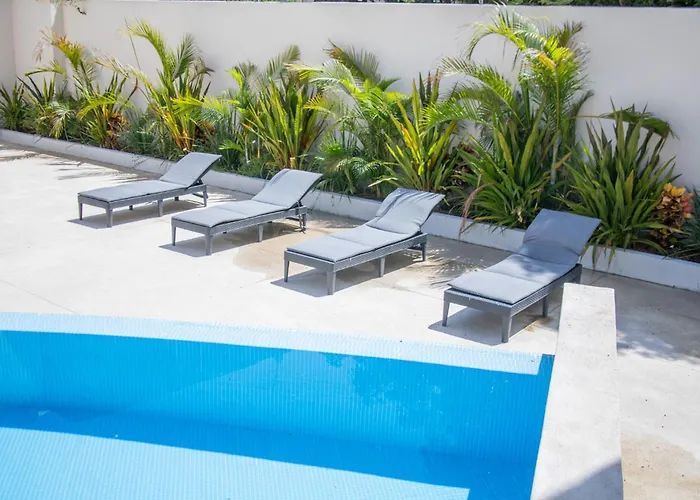 Modern 3 Blocks Away From The Marina King Bed And Pool Apartment