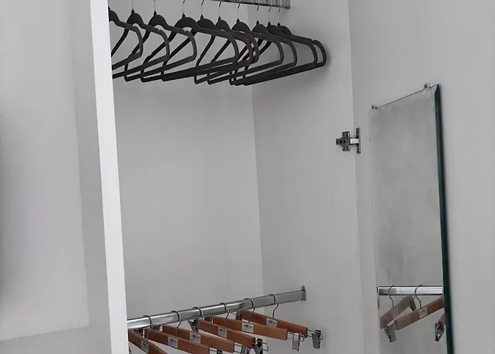 Modern 3 Blocks Away From The Marina King Bed And Pool Apartment *